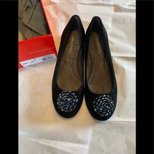Women’s Aerosoles black suede flats with beaded toe